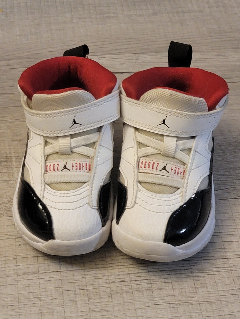 Toddler White/Black/Red Basketball Sneakers - Jordan Style